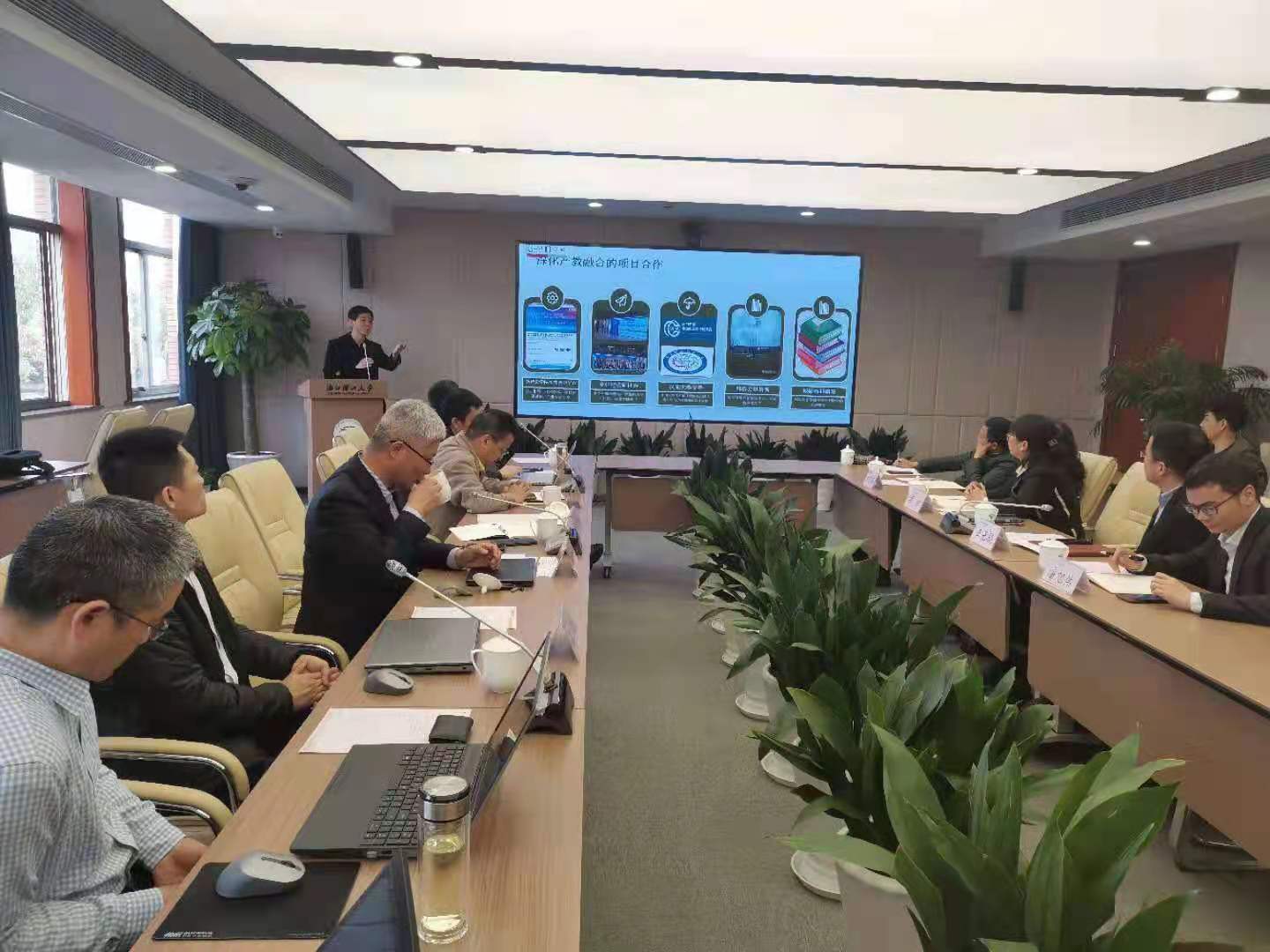 6065876eae3af.jpg e9fa10b47a8e273942275b45f00f624.jpg